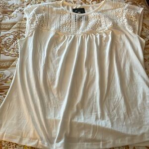 Women’s NWT white sleeveless top